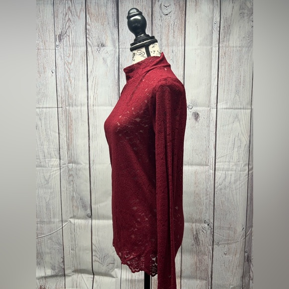 Red by BKE Floral Lace Top - Picture 2 of 5